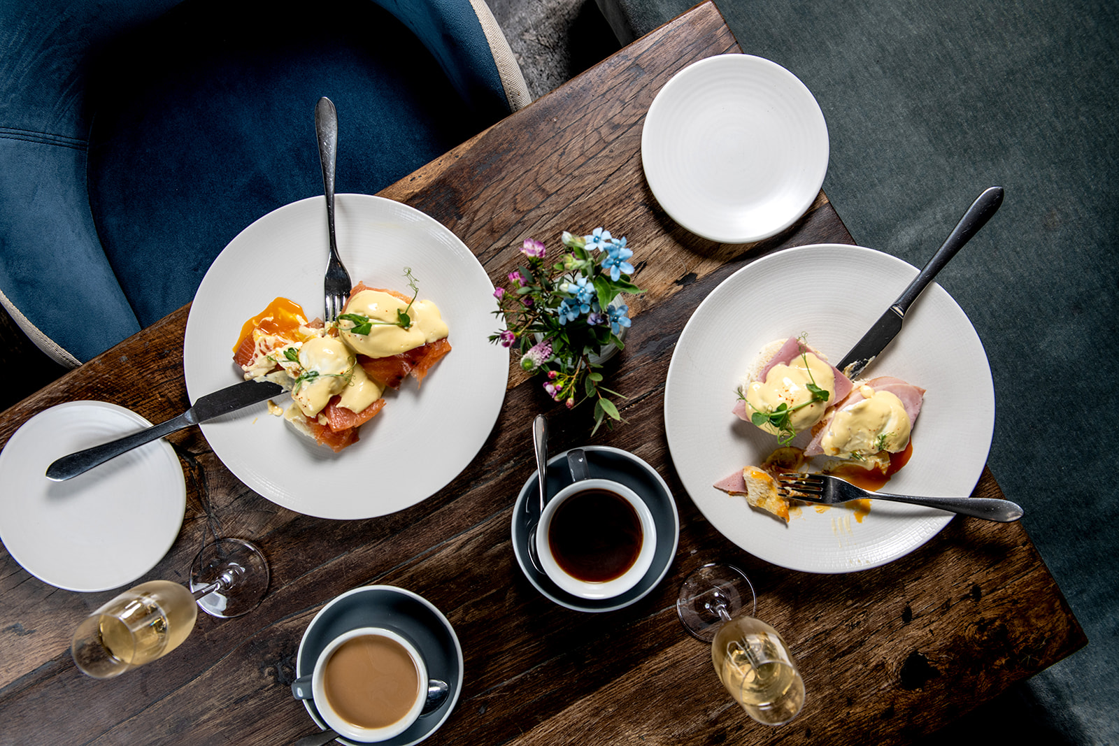 Weekend brunch in the Swan bar by the River Thames